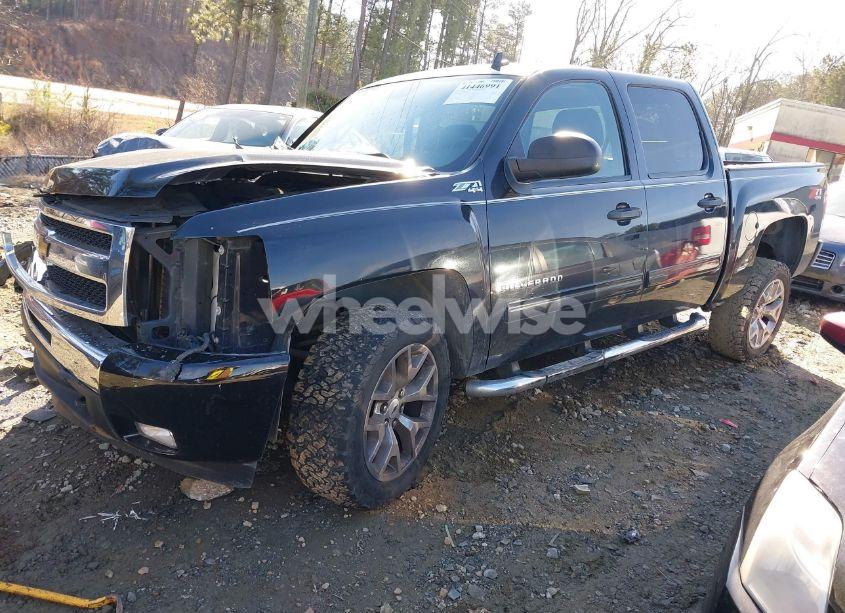 Photo 2 of 2011 Chevrolet Silverado 1500 LT (VIN 3GCPKSE34BG326812)