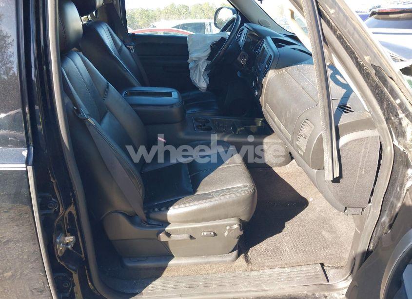 Photo 5 of 2011 Chevrolet Silverado 1500 LT (VIN 3GCPKSE34BG326812)