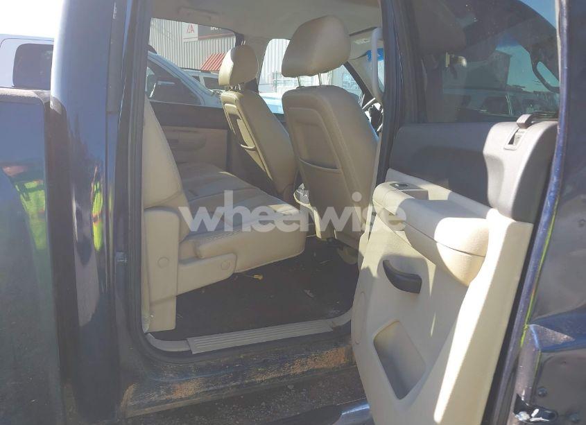 Photo 8 of 2011 Chevrolet Silverado 1500 LT (VIN 3GCPKSE34BG335302)