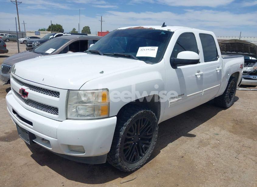 Photo 2 of 2011 Chevrolet Silverado 1500 LT (VIN 3GCPKSE34BG367036)