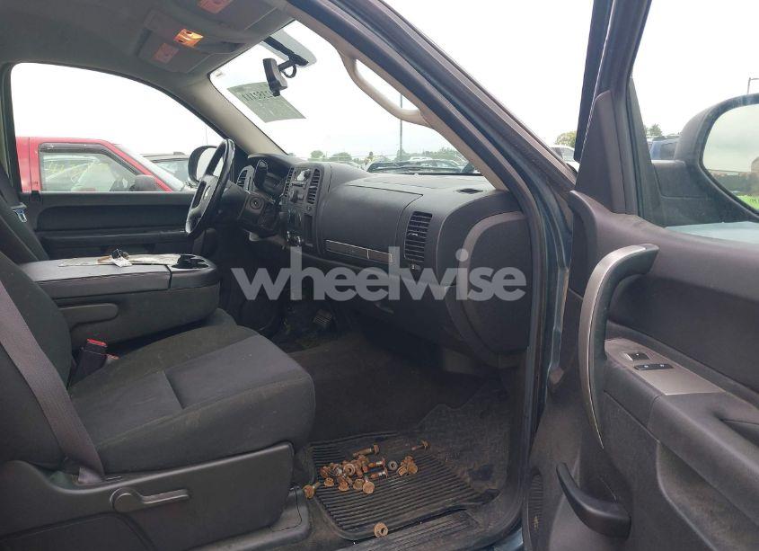 Photo 5 of 2011 Chevrolet Silverado 1500 LT (VIN 3GCPKSE35BG198449)