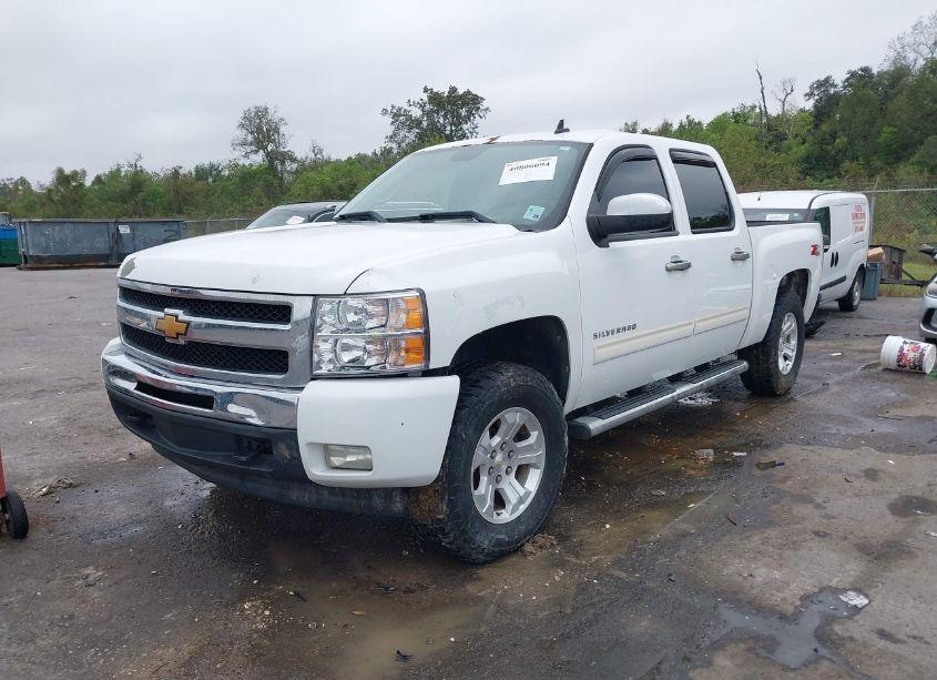 Photo 2 of 2011 Chevrolet Silverado 1500 LT (VIN 3GCPKSE35BG221521)