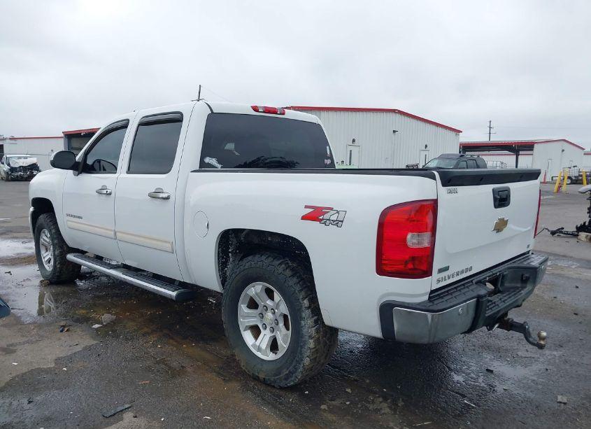 Photo 3 of 2011 Chevrolet Silverado 1500 LT (VIN 3GCPKSE35BG221521)