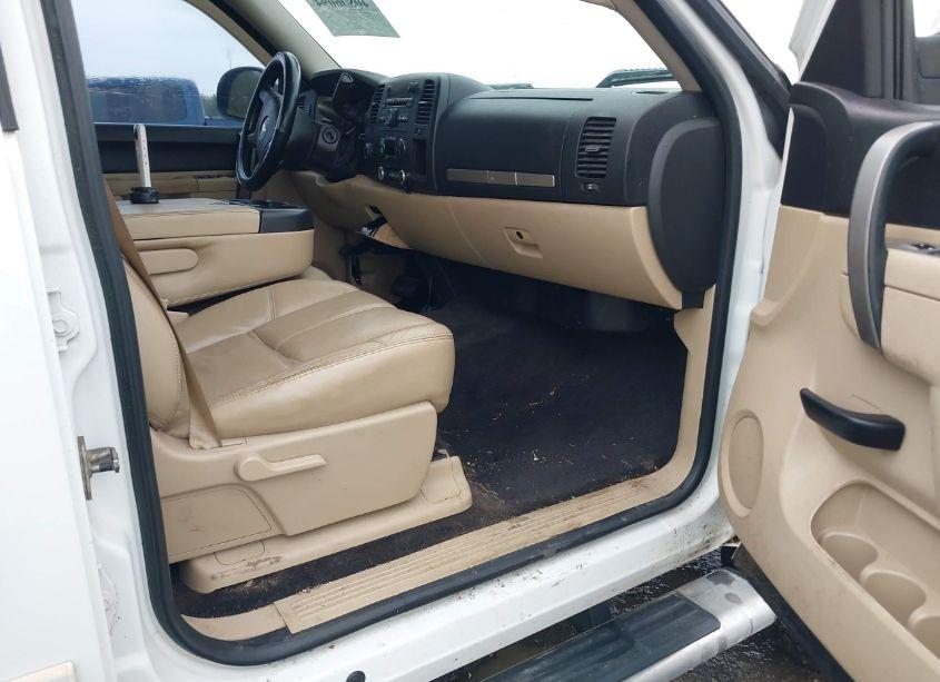 Photo 5 of 2011 Chevrolet Silverado 1500 LT (VIN 3GCPKSE35BG221521)