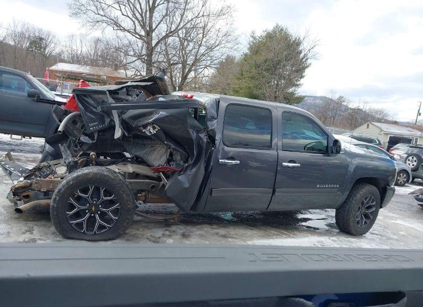 Photo 13 of 2011 Chevrolet Silverado 1500 LT (VIN 3GCPKSE35BG230722)