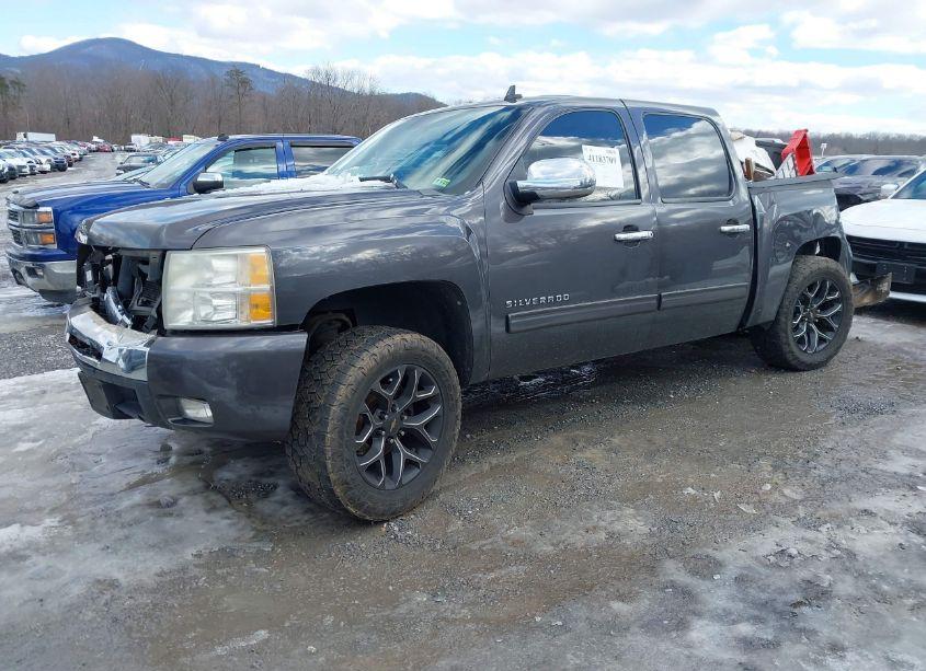 Photo 2 of 2011 Chevrolet Silverado 1500 LT (VIN 3GCPKSE35BG230722)