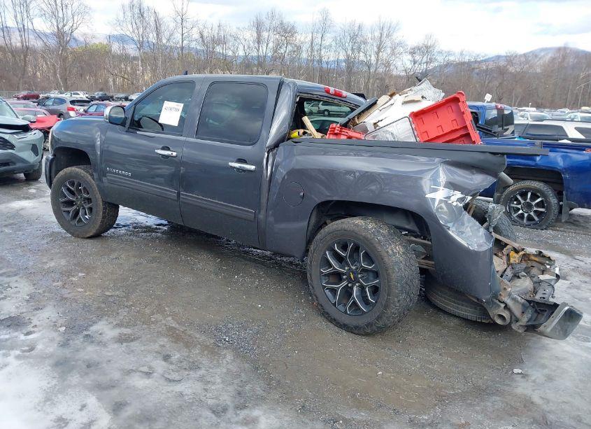 Photo 3 of 2011 Chevrolet Silverado 1500 LT (VIN 3GCPKSE35BG230722)