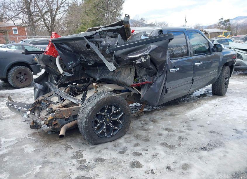 Photo 4 of 2011 Chevrolet Silverado 1500 LT (VIN 3GCPKSE35BG230722)