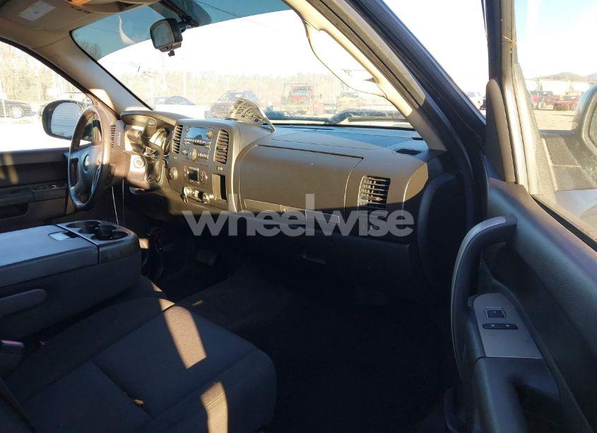 Photo 5 of 2011 Chevrolet Silverado 1500 LT (VIN 3GCPKSE35BG268659)