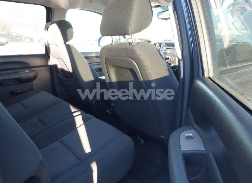 Photo 8 of 2011 Chevrolet Silverado 1500 LT (VIN 3GCPKSE35BG268659)