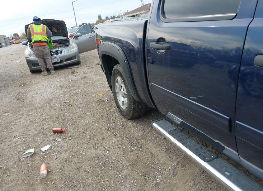 Photo 19 of 2011 Chevrolet Silverado 1500 LT (VIN 3GCPKSE35BG276289)