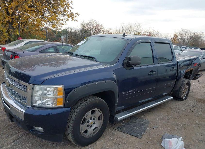 Photo 2 of 2011 Chevrolet Silverado 1500 LT (VIN 3GCPKSE35BG276289)