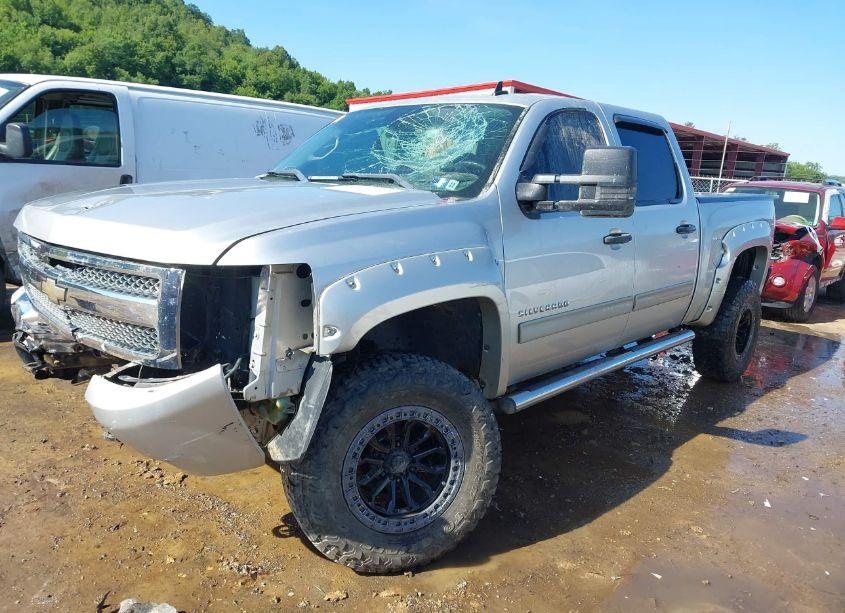 Photo 2 of 2011 Chevrolet Silverado 1500 LT (VIN 3GCPKSE35BG294324)