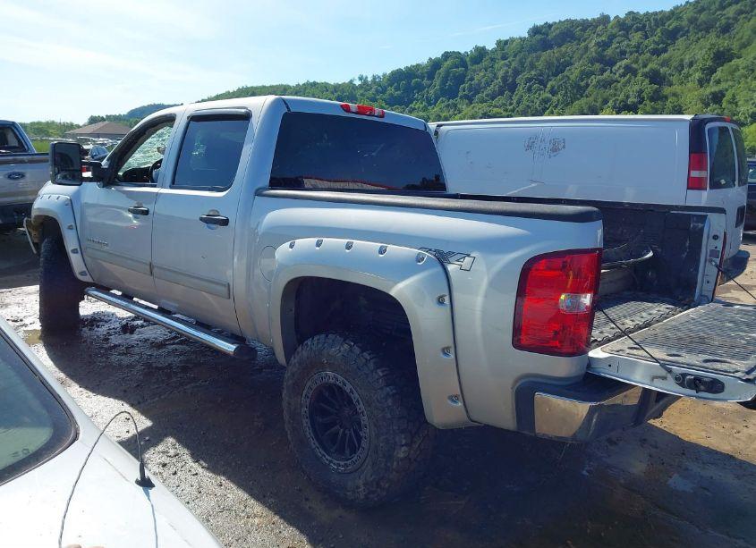Photo 3 of 2011 Chevrolet Silverado 1500 LT (VIN 3GCPKSE35BG294324)