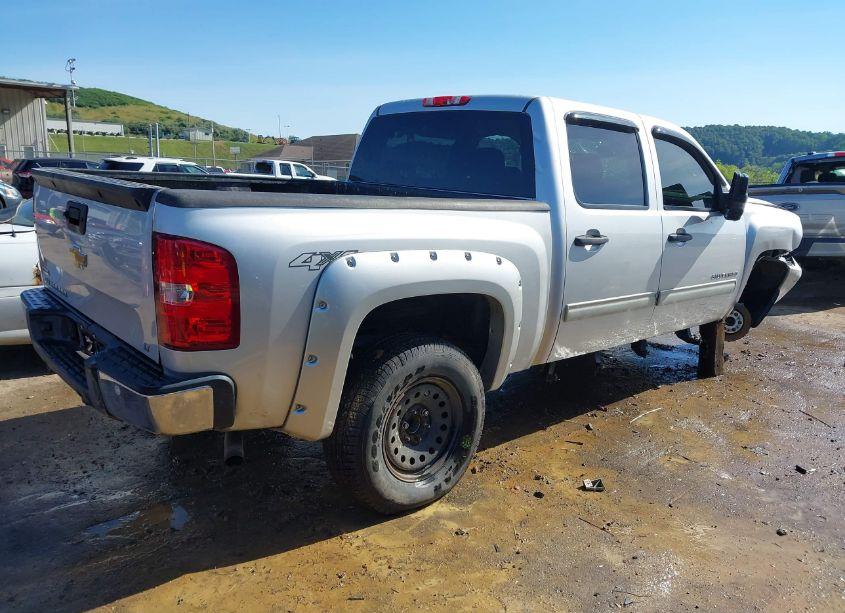 Photo 4 of 2011 Chevrolet Silverado 1500 LT (VIN 3GCPKSE35BG294324)