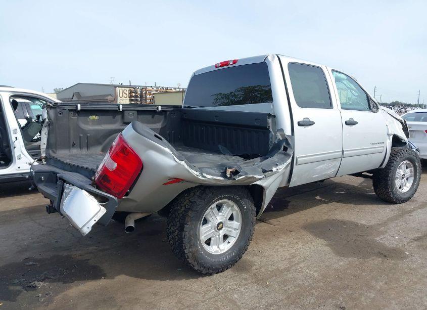 Photo 4 of 2011 Chevrolet Silverado 1500 LT (VIN 3GCPKSE35BG328360)