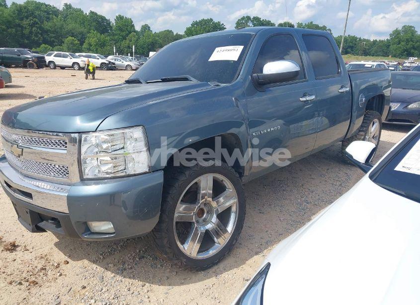 Photo 2 of 2011 Chevrolet Silverado 1500 LT (VIN 3GCPKSE35BG333526)