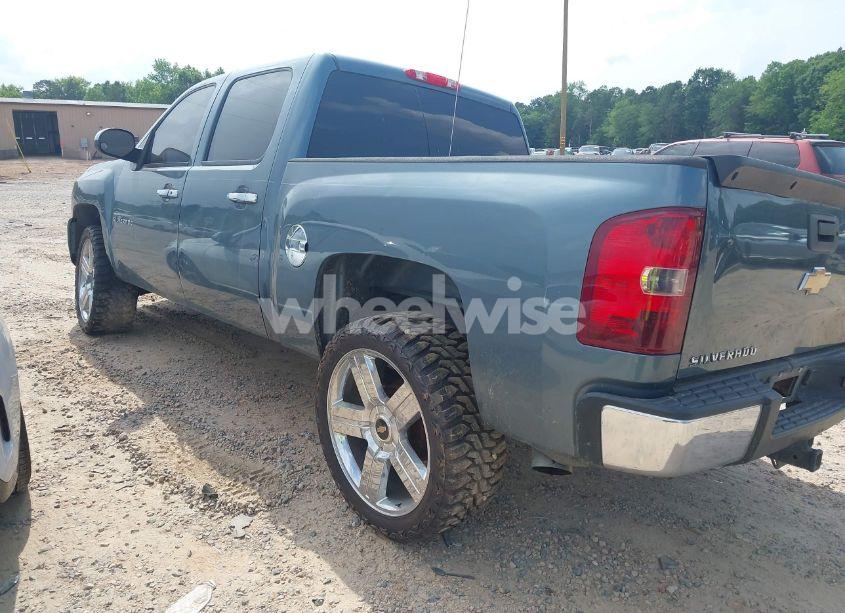 Photo 3 of 2011 Chevrolet Silverado 1500 LT (VIN 3GCPKSE35BG333526)