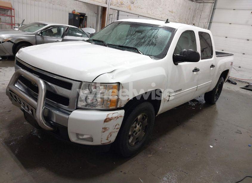 Photo 2 of 2011 Chevrolet Silverado 1500 LT (VIN 3GCPKSE35BG368342)