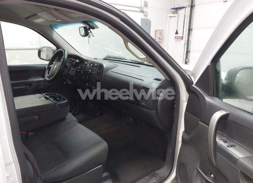 Photo 5 of 2011 Chevrolet Silverado 1500 LT (VIN 3GCPKSE35BG368342)