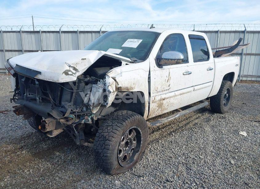 Photo 2 of 2011 Chevrolet Silverado 1500 LT (VIN 3GCPKSE36BG219504)