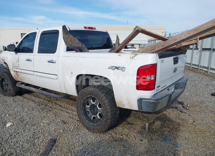 Photo 3 of 2011 Chevrolet Silverado 1500 LT (VIN 3GCPKSE36BG219504)