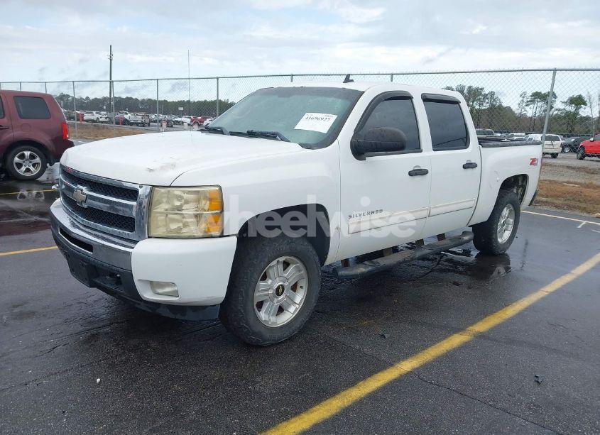 Photo 2 of 2011 Chevrolet Silverado 1500 LT (VIN 3GCPKSE36BG262143)