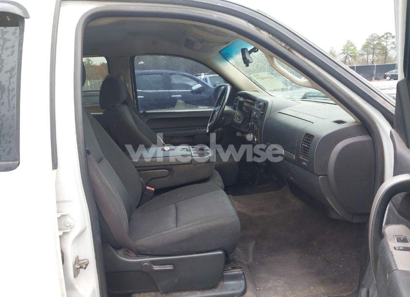 Photo 5 of 2011 Chevrolet Silverado 1500 LT (VIN 3GCPKSE36BG262143)