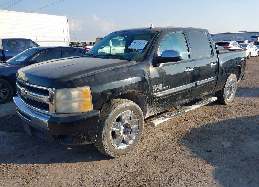 Photo 2 of 2011 Chevrolet Silverado 1500 LT (VIN 3GCPKSE36BG409075)