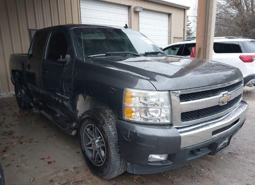 2011 Chevrolet Silverado 1500 LT (VIN 3GCPKSE37BG143307) main photo