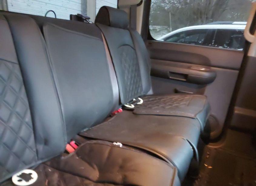 Photo 8 of 2011 Chevrolet Silverado 1500 LT (VIN 3GCPKSE37BG143307)