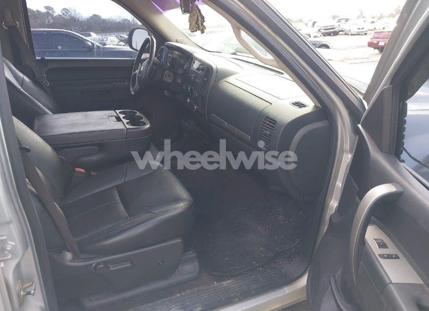 Photo 5 of 2011 Chevrolet Silverado 1500 LT (VIN 3GCPKSE37BG153660)