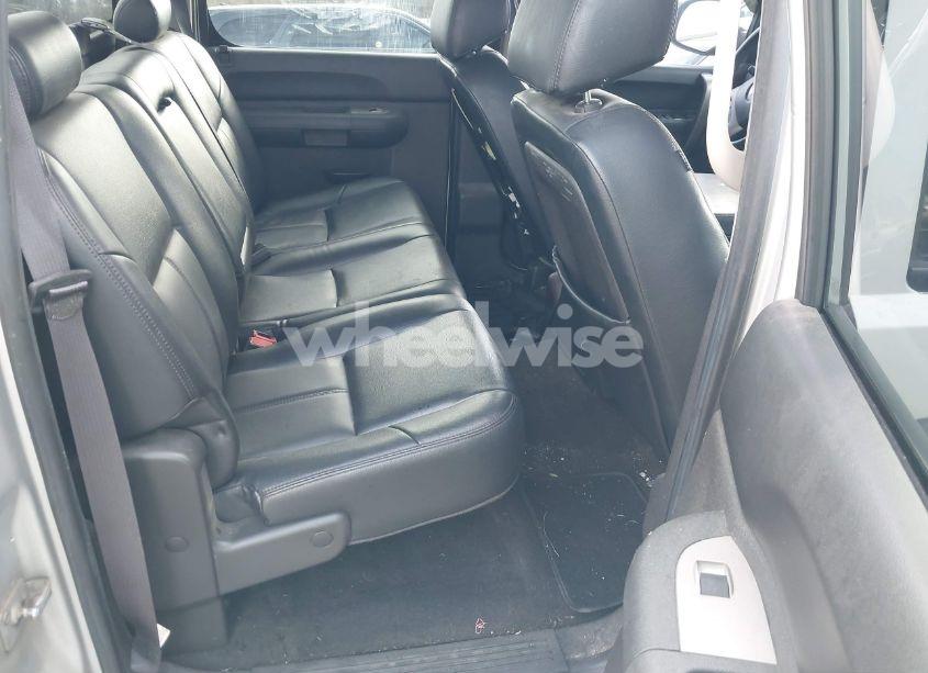 Photo 8 of 2011 Chevrolet Silverado 1500 LT (VIN 3GCPKSE37BG153660)