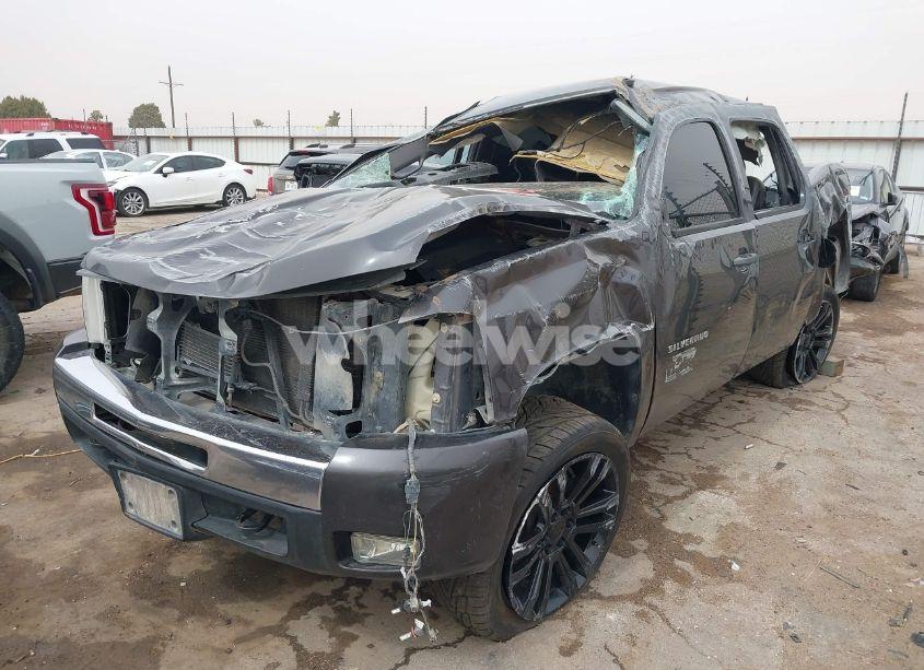 Photo 2 of 2011 Chevrolet Silverado 1500 LT (VIN 3GCPKSE37BG189204)