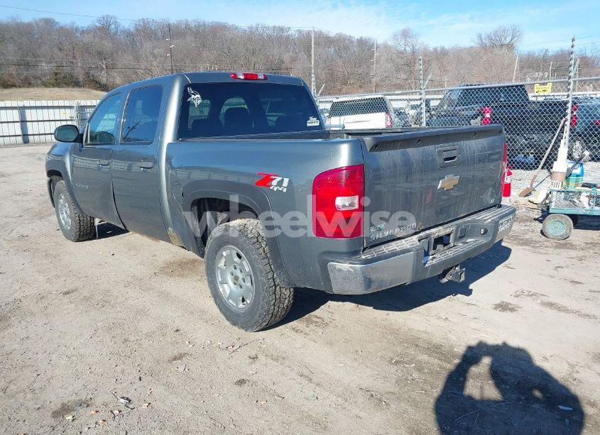 Photo 3 of 2011 Chevrolet Silverado 1500 LT (VIN 3GCPKSE37BG312712)