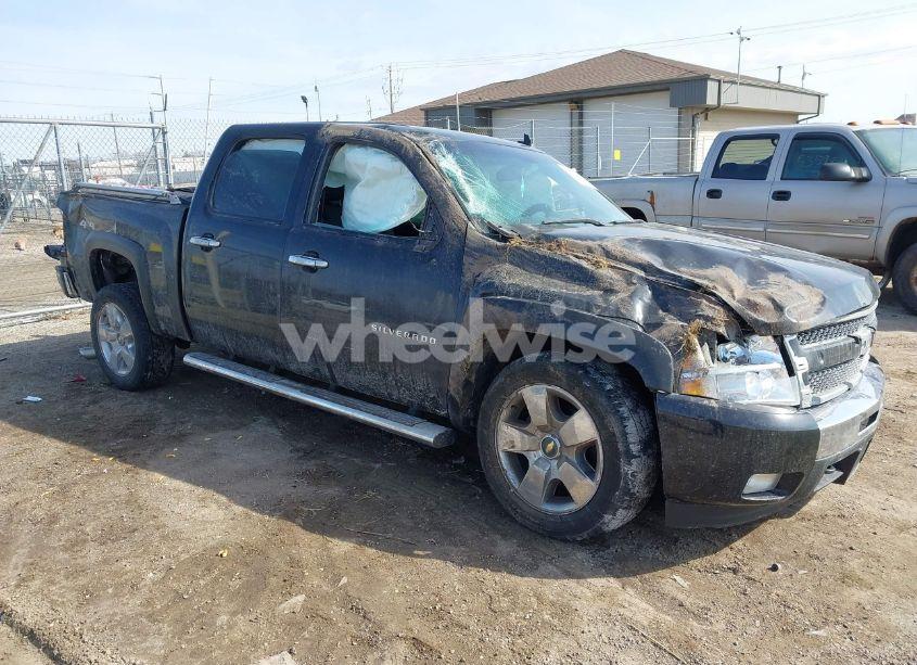 2011 Chevrolet Silverado 1500 LT (VIN 3GCPKSE38BG194170) main photo