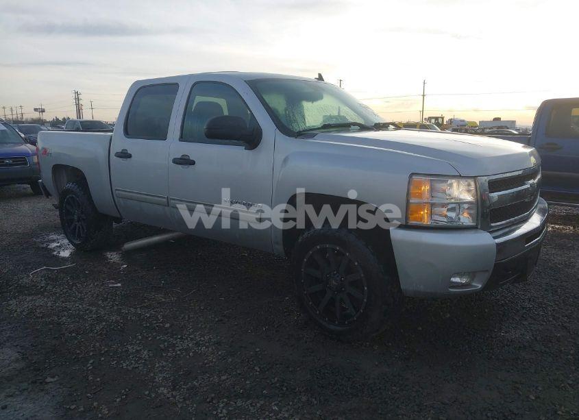 2011 Chevrolet Silverado 1500 LT (VIN 3GCPKSE38BG242699) main photo