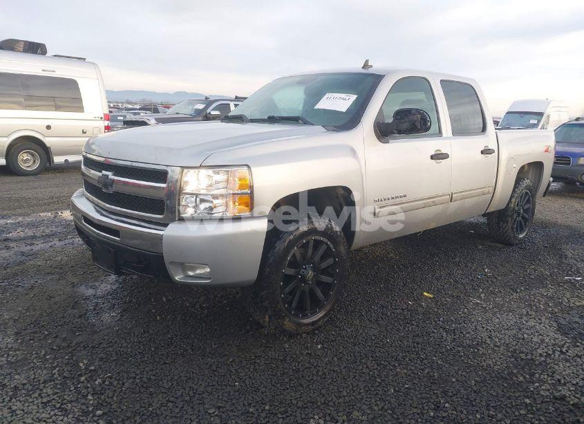 Photo 2 of 2011 Chevrolet Silverado 1500 LT (VIN 3GCPKSE38BG242699)