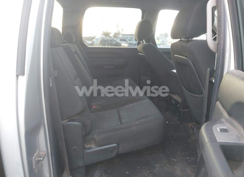 Photo 8 of 2011 Chevrolet Silverado 1500 LT (VIN 3GCPKSE38BG242699)