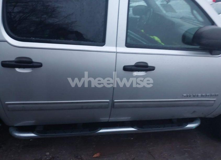 Photo 13 of 2011 Chevrolet Silverado 1500 LT (VIN 3GCPKSE38BG271734)