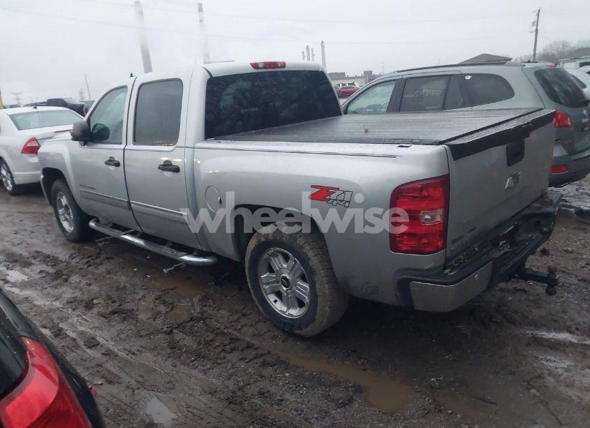Photo 3 of 2011 Chevrolet Silverado 1500 LT (VIN 3GCPKSE38BG271734)
