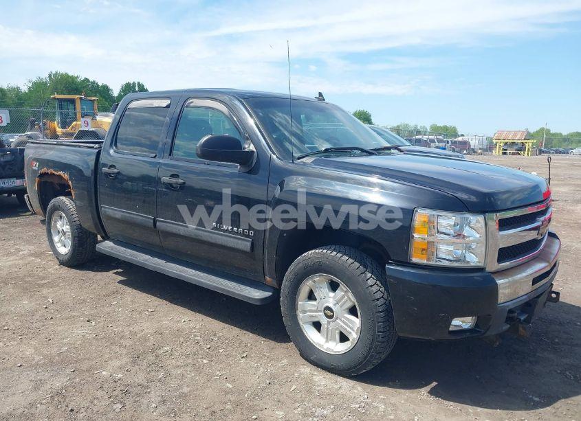 2011 Chevrolet Silverado 1500 LT (VIN 3GCPKSE38BG288937) main photo