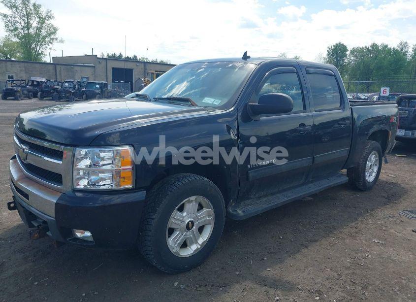 Photo 2 of 2011 Chevrolet Silverado 1500 LT (VIN 3GCPKSE38BG288937)