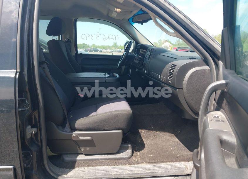 Photo 5 of 2011 Chevrolet Silverado 1500 LT (VIN 3GCPKSE38BG288937)