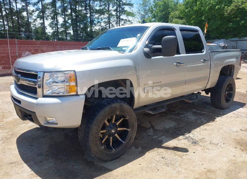 Photo 2 of 2011 Chevrolet Silverado 1500 LT (VIN 3GCPKSE38BG312380)