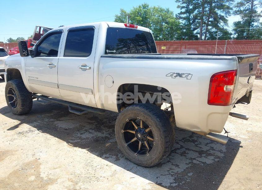 Photo 3 of 2011 Chevrolet Silverado 1500 LT (VIN 3GCPKSE38BG312380)