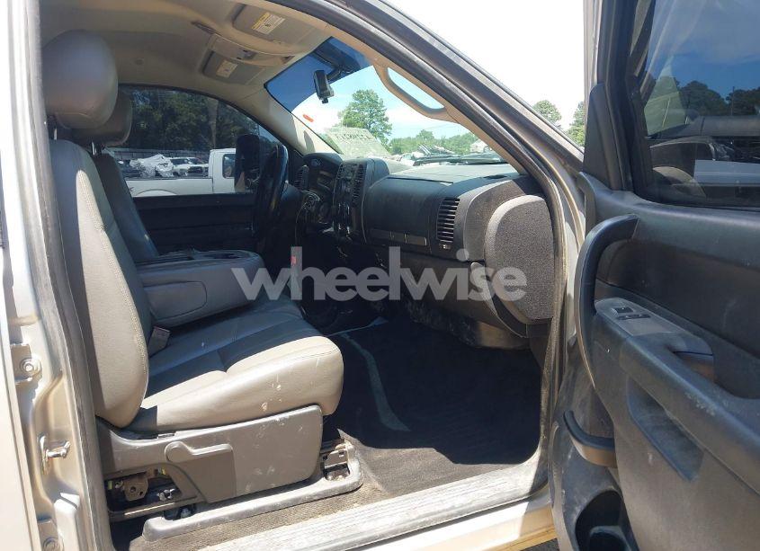 Photo 5 of 2011 Chevrolet Silverado 1500 LT (VIN 3GCPKSE38BG312380)