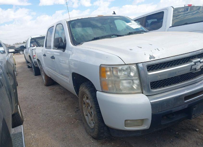 2011 Chevrolet Silverado 1500 LT (VIN 3GCPKSE38BG372823) main photo