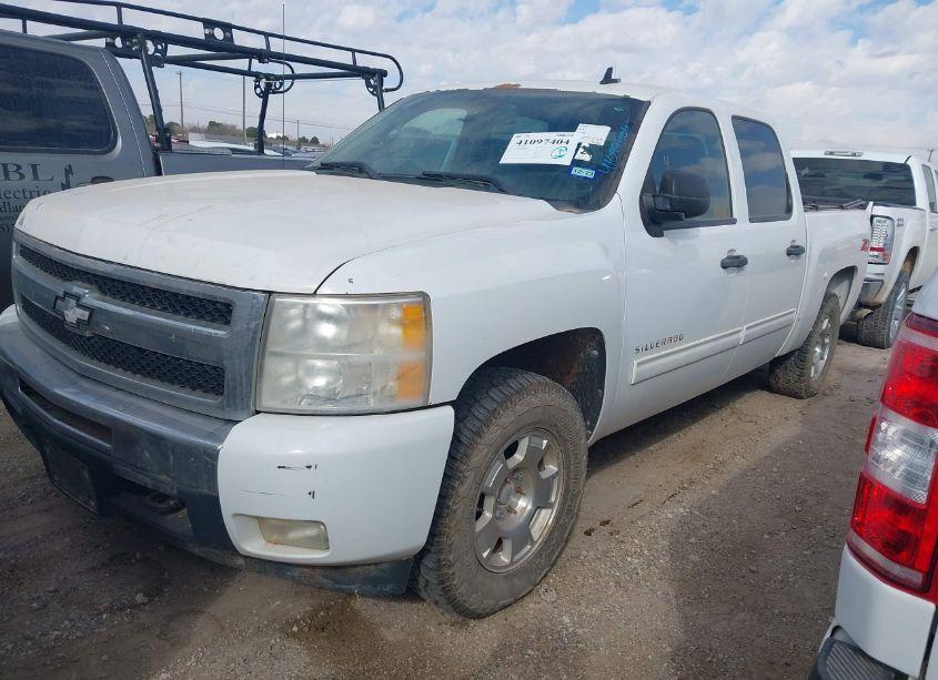 Photo 2 of 2011 Chevrolet Silverado 1500 LT (VIN 3GCPKSE38BG372823)
