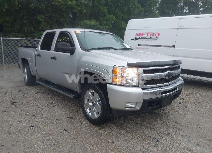 2011 Chevrolet Silverado 1500 LT (VIN 3GCPKSE39BG101348) main photo